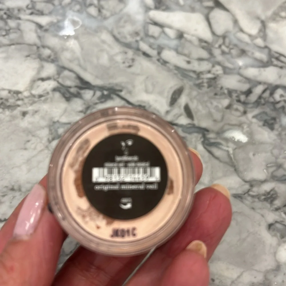 Laura Mercier Translucent Loose Setting Powder and a bare Minerals mineral Veil